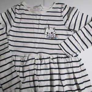 4 pieceBUNDLE Girl's Size 6 & 7 Clothes>2 dresses,2 sweatshirts>Great condition